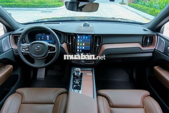 Volvo XC60 2025 Ultimate Dark B6 AWD - 4000 km