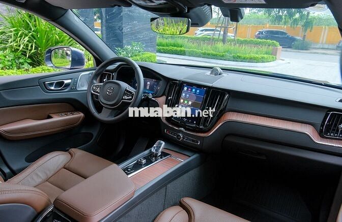 Volvo XC60 2025 Ultimate Dark B6 AWD - 4000 km