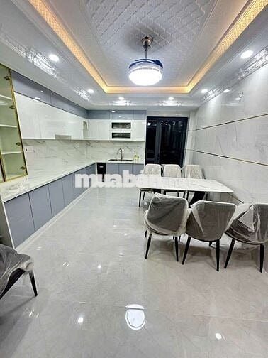 Nhà đẹp y như hình 4 x 16 có 5pn 5wc sân thượng