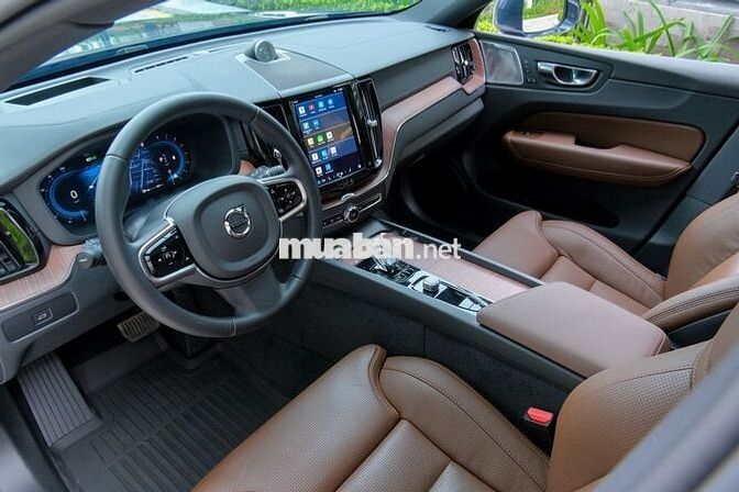 Volvo XC60 2025 Ultimate Dark B6 AWD - 4000 km