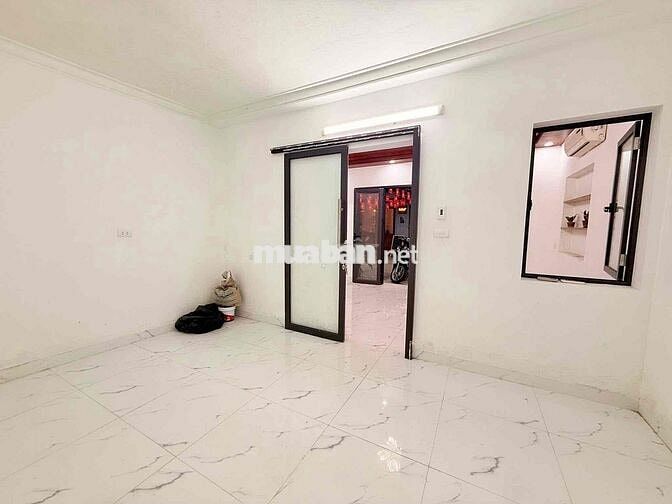 BÁN CĂN TẬP THỂ NGUYÊN HỒNG - BA ĐÌNH tầng 1 ,kinh doanh 3.98tỷ