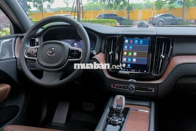 Volvo XC60 2025 Ultimate Dark B6 AWD - 4000 km