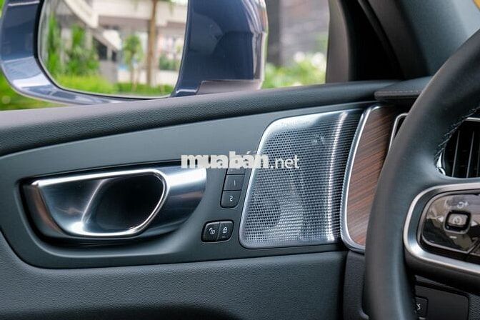 Volvo XC60 2025 Ultimate Dark B6 AWD - 4000 km