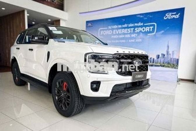 Ford Everest  giảm tiền mặt khủng kèm quà tặng