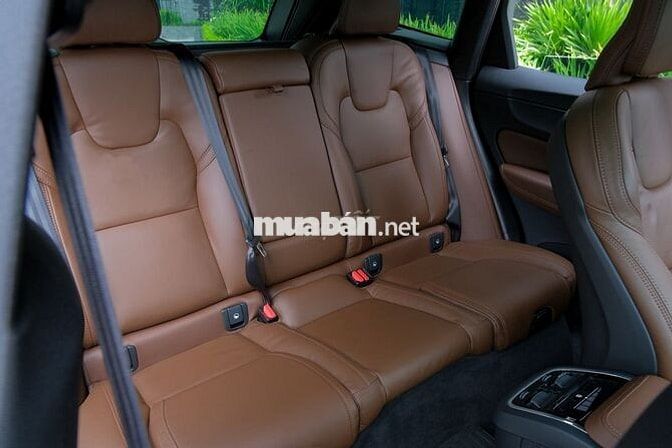 Volvo XC60 2025 Ultimate Dark B6 AWD - 4000 km