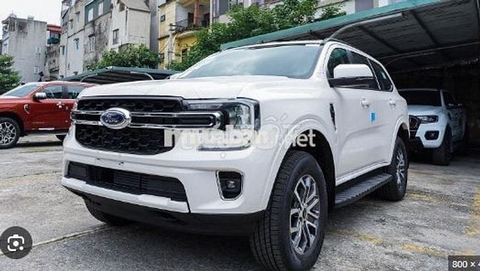 Ford Everest  giảm tiền mặt khủng kèm quà tặng