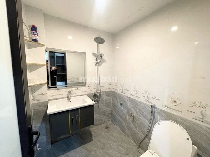Hoàng Quốc Việt 31m2*5T, nhà đẹp, cách ô tô 30m, ngõ to rộng, 7.5 tỷ