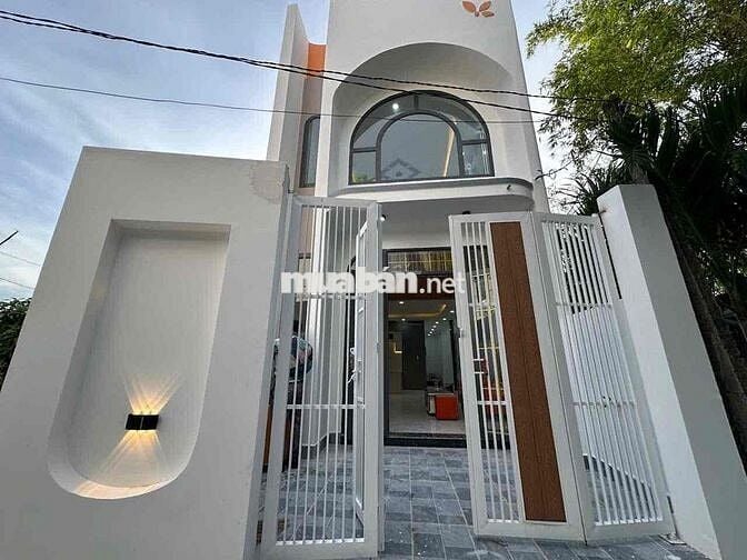 Bán nhà phố 76m2 gần Chợ Hưng Long giáp Bình Chánh 2km Sổ Hồng Riêng