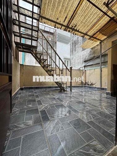 Cho thuê nhà nguyên căn mặt tiền phường 10 Q6