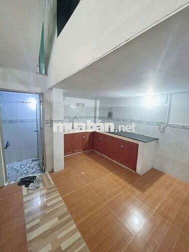 Cho thuê nhà mặt tiền gần chợ Xóm Nghèo
