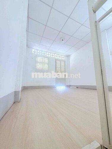👉 Tìm đâu ra nhà Quận 1 đối diện Toà Lancaster – 2 tầng, nở hậu,