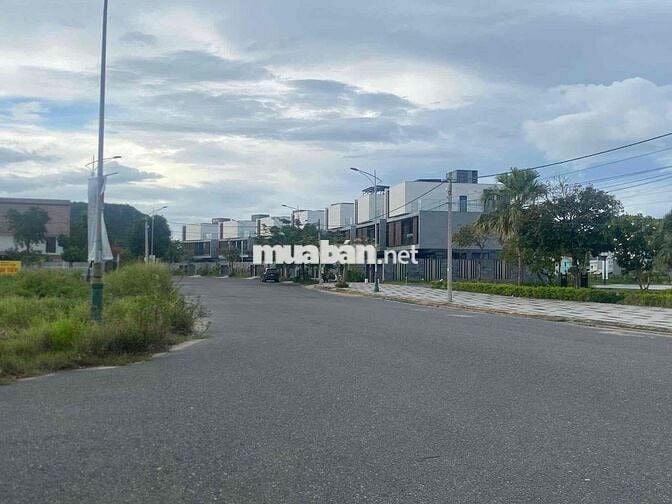 LÔ BIỆT THỰ 300 m2 - SÁT GÓC ĐỐI LƯNG TRỤC SONG HÀO