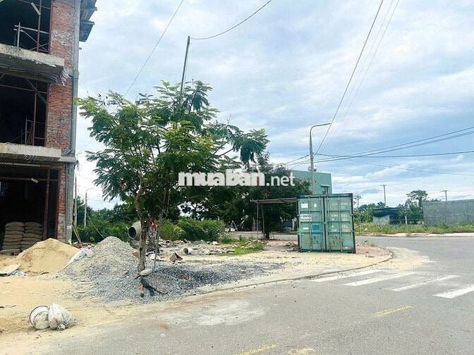 Cần bán lô đất trục đường 20m5, gần phố cổ Hội An giá chỉ từ 2ty4
