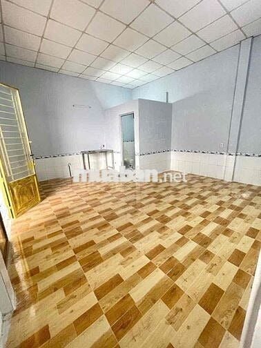 Phòng trọ rộng 45 m2 có thể đậu ô tô