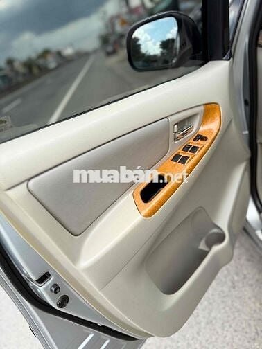 Toyota Innova 2009 G - xe gd máy zin keo chỉ zin