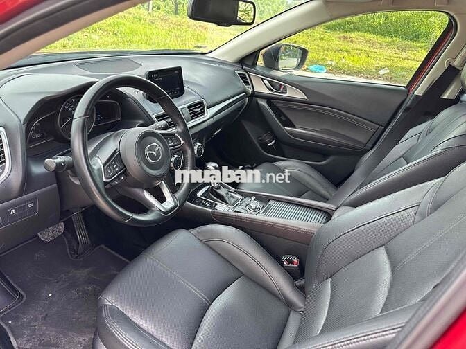 Mazda 3 2018 1.5 AT Sedan - 52000 km