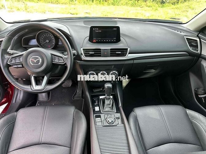 Mazda 3 2018 1.5 AT Sedan - 52000 km