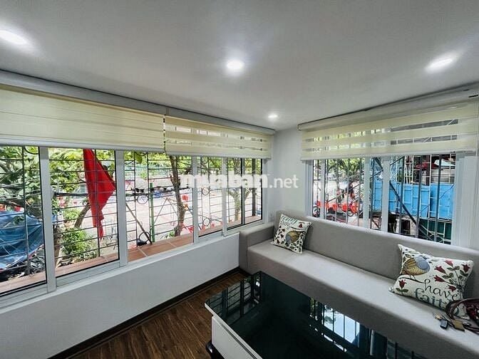 Bán tập thể Nghĩa Tân. Tầng 2. 80m2. ô to. sát mặt phố.