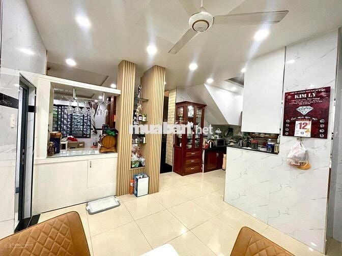 Gần Landmark 81! Bán nhà (4x15m) 4 tầng mới hẻm 5m 1 trục - 4PN5WC.