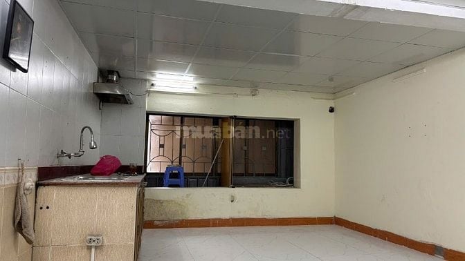 Cho thuê nhà 30m² x 4 tầng gần chợ Gia Lâm, phường Ngọc Lâm, Long Biên