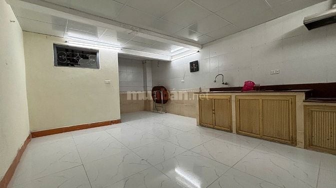 Cho thuê nhà 30m² x 4 tầng gần chợ Gia Lâm, phường Ngọc Lâm, Long Biên