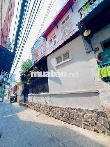 Nhà giá rẻ sau lưng căn Mặt tiền đường sổ hồng riêng hoàn công đủ