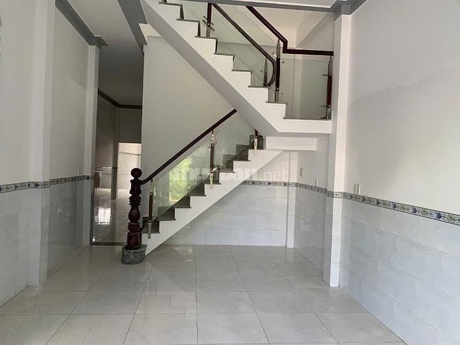 Bán nhà 5x25m, 1 trệt 1 lầu mặt tiền đường nhựa xã Củ Chi. 