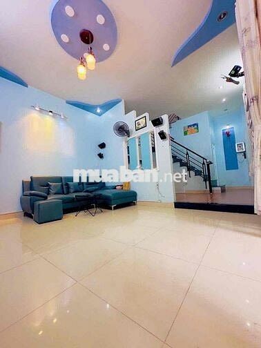 Nhà giá rẻ sau lưng căn Mặt tiền đường sổ hồng riêng hoàn công đủ