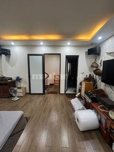 NGUYỄN VĂN CỪ. Ô TÔ. CÁCH MẶT PHỐ HƠN 5M. 100M CẦU CHƯƠNG DƯƠNG. 8.6 T
