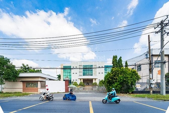 Chính chủ gửi bán gấp nhà xưởng MT trong khu công nghiệp Vĩnh Lộc 
