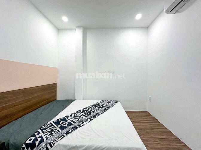 2PN BAN CÔNG, MẶT TIỀN TRẦN HƯNG ĐẠO QUẬN 5, GẦN CẦU NGUYỄN VĂN CỪ Q1