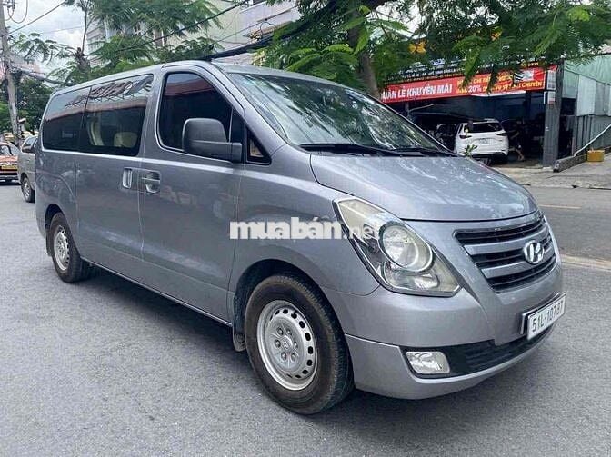cần bán.huyndai Grand Starex 2016  AT đi- 60000 km