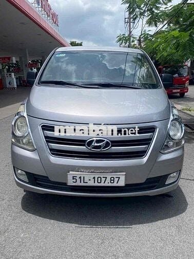 cần bán.huyndai Grand Starex 2016  AT đi- 60000 km