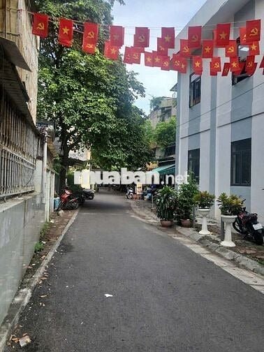 Bán Tập thể Phố Đội Cấn - Nhà đẹp Full nội thất - Giá 3.8 tỷ - 65m2