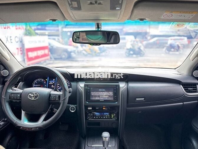 Toyota Fortuner DẦU TỰ ĐỘNG 1 CẦU 2022 màu đồng