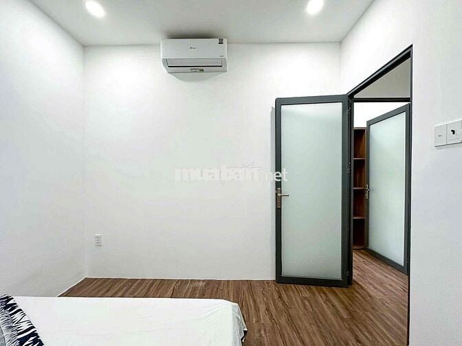 2PN BAN CÔNG, MẶT TIỀN TRẦN HƯNG ĐẠO QUẬN 5, GẦN CẦU NGUYỄN VĂN CỪ Q1