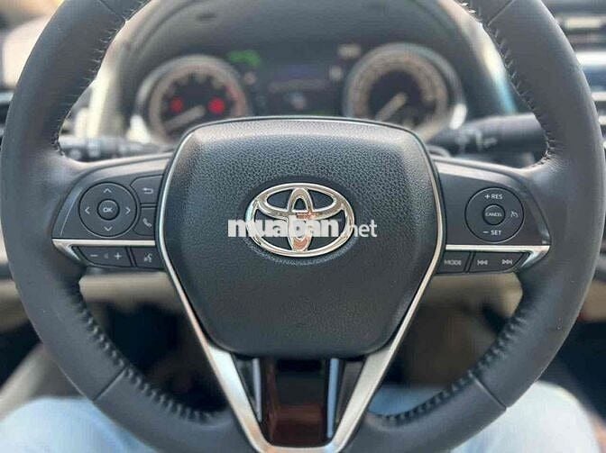 Toyota Camry 2021 2.5Q - 61000 km