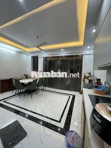 Hai Bà Trưng, diện tích 35m2, 5 tầng thang máy, mặt tiền 5,5m