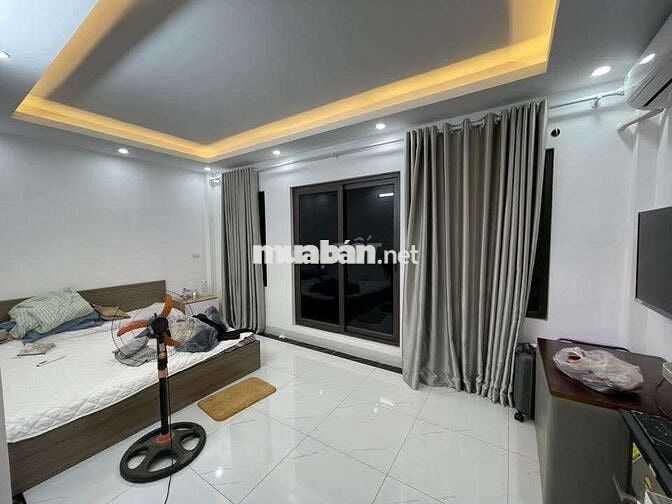 Hai Bà Trưng, diện tích 35m2, 5 tầng thang máy, mặt tiền 5,5m