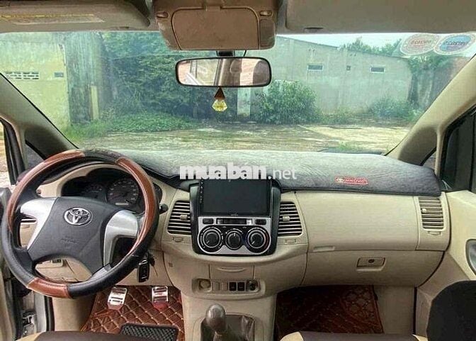 Toyota Innova 2016 2.0E sạch đẹp fun đồ chơi