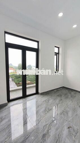 Hàng hiếm còn sót lại 1 căn 2 lầu chỉ 2.2tỷ tại Bình Dương dtsd 240m2