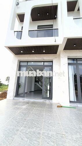Hàng hiếm còn sót lại 1 căn 2 lầu chỉ 2.2tỷ tại Bình Dương dtsd 240m2