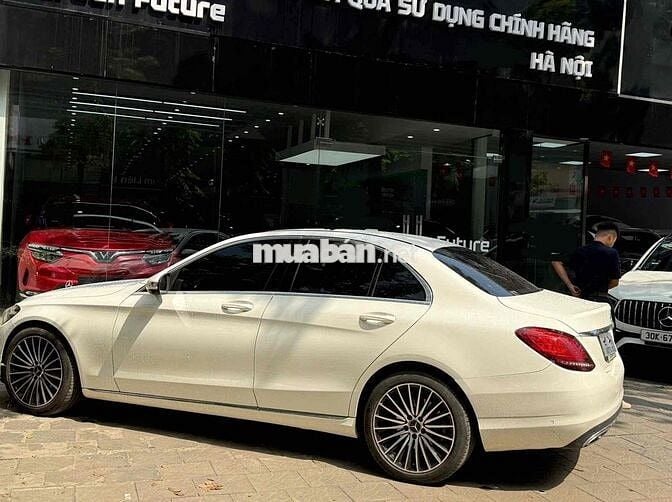 Mercedes C200 2019 - 3,6v miles lên nhiều trang bi