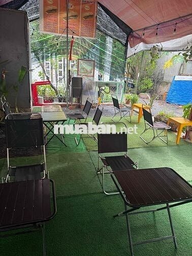 Do không có người bán nên cần sang nhanh lại quán cf sinh tố