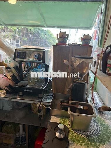 Do không có người bán nên cần sang nhanh lại quán cf sinh tố