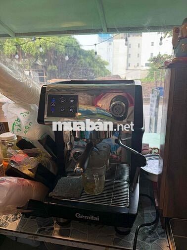 Do không có người bán nên cần sang nhanh lại quán cf sinh tố