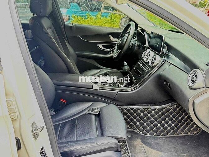 Mercedes C200 2019 - 3,6v miles lên nhiều trang bi