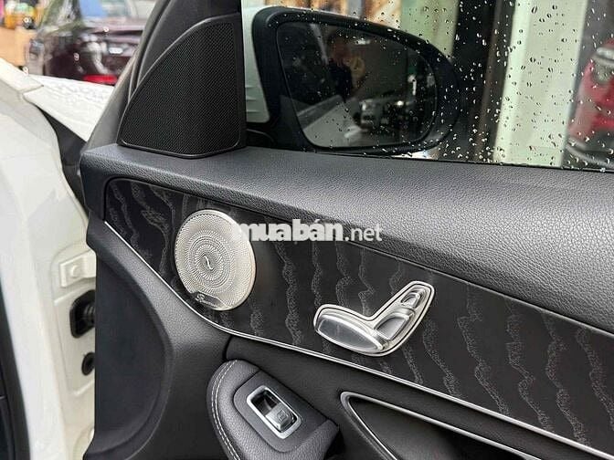 Mercedes C200 2019 - 3,6v miles lên nhiều trang bi