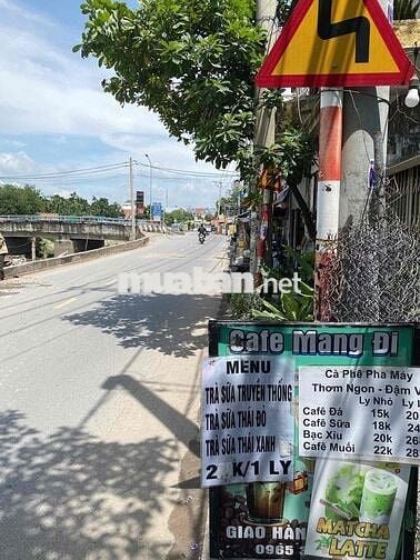 Do không có người bán nên cần sang nhanh lại quán cf sinh tố