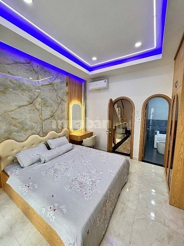 Hẻm xe hơi Hoàng Văn Thụ,Nhà Mới 4Tầng,4PN,Cách mặt tiền 1 căn nhà 